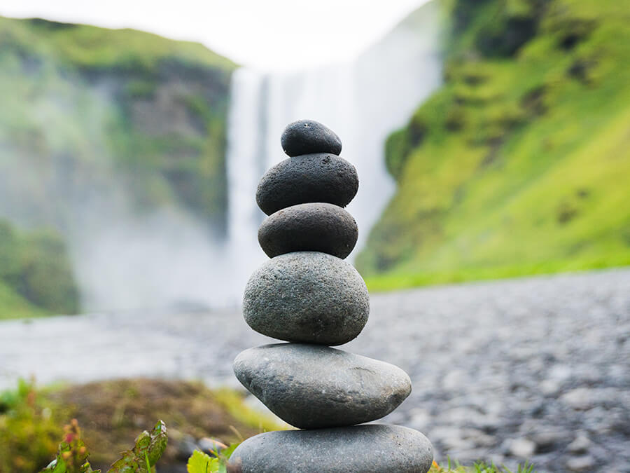 six rocks are stacked in balance
